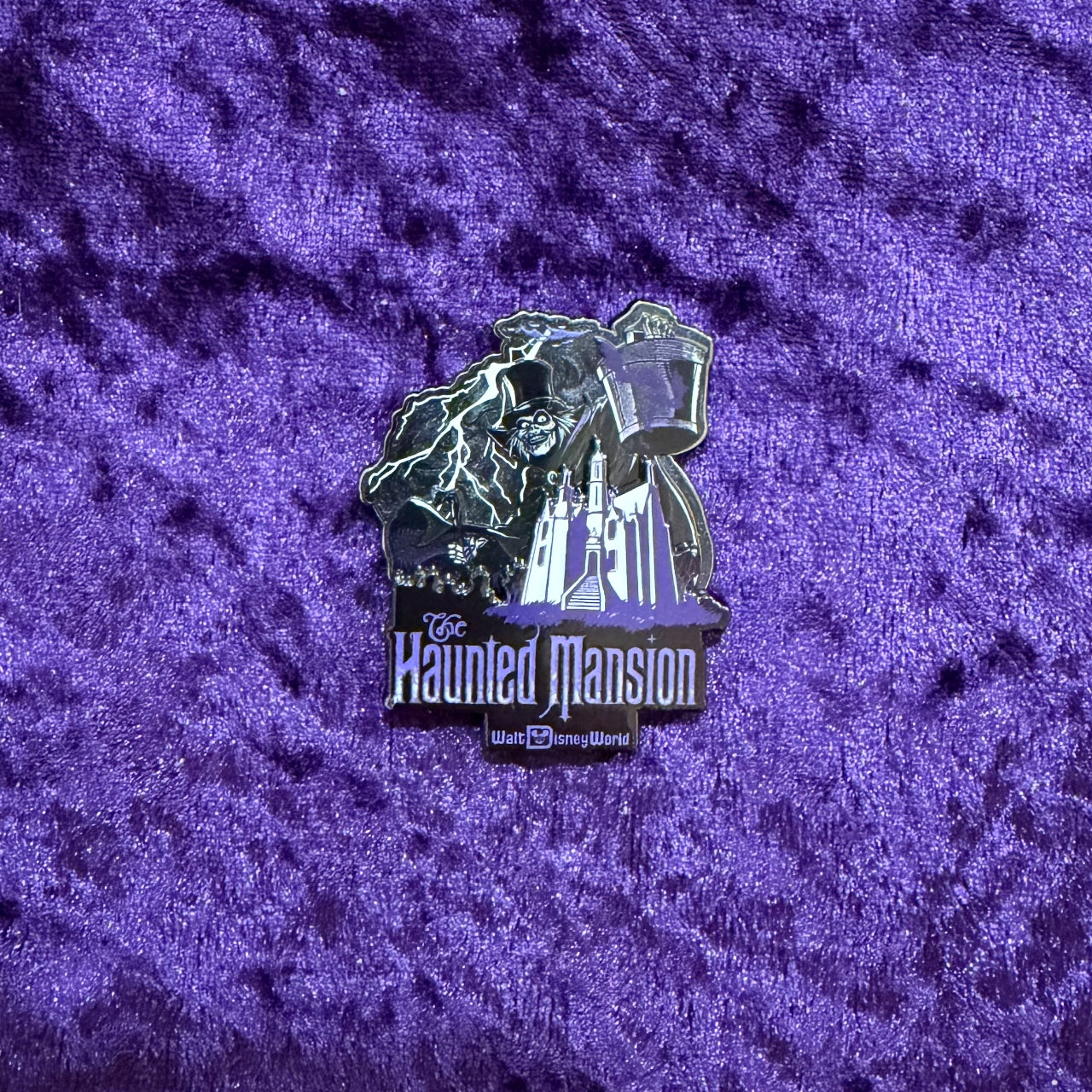 Hatbox Ghost Haunted Mansion Passholder Pin | Walt Disney World Limited Edition 4000