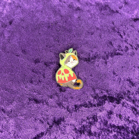 Snow White Poisoned Apple Cat Pin | Cats & Dogs Halloween